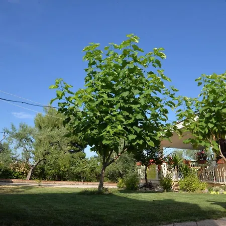 Lara Santola Bed and breakfast