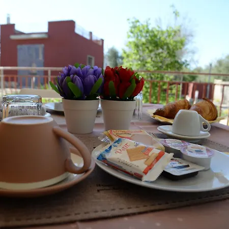 Bed and breakfast Lara Santola 3*