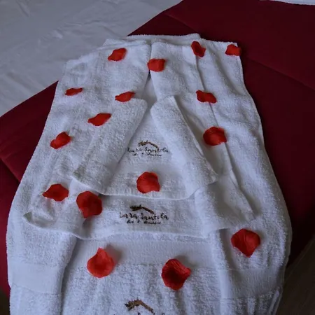 Lara Santola Couette-café 3*